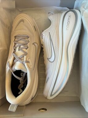 Nike Men’s White and Gray ZoomX Running Sneakers
